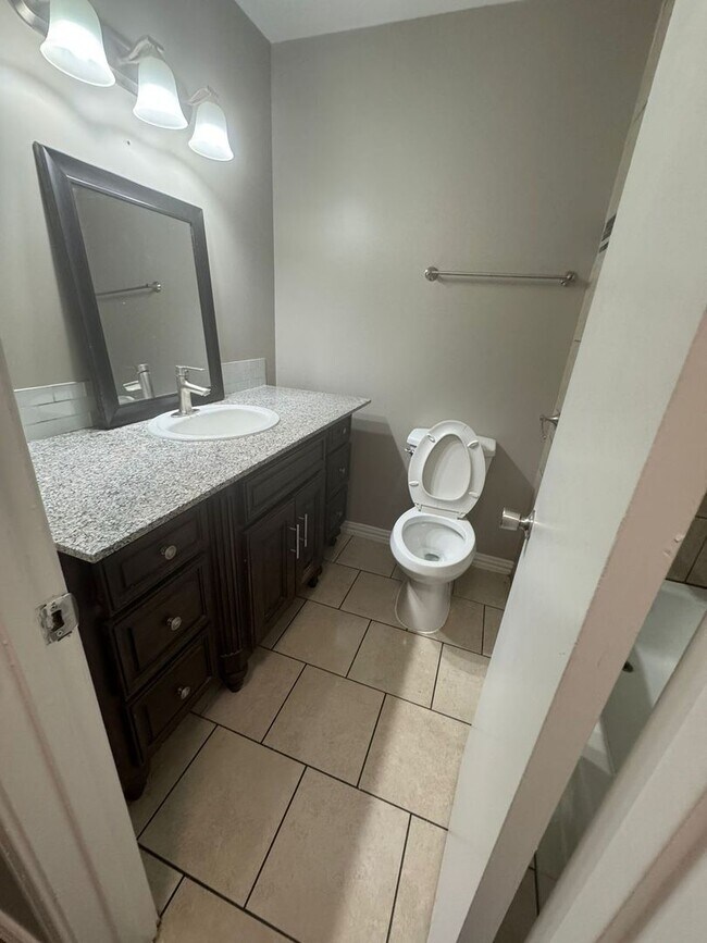 Building Photo - 334 Carder St