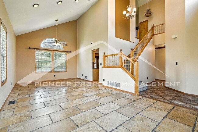 Foto del edificio - Stunning Home with Central AC and 2-Car Ga...