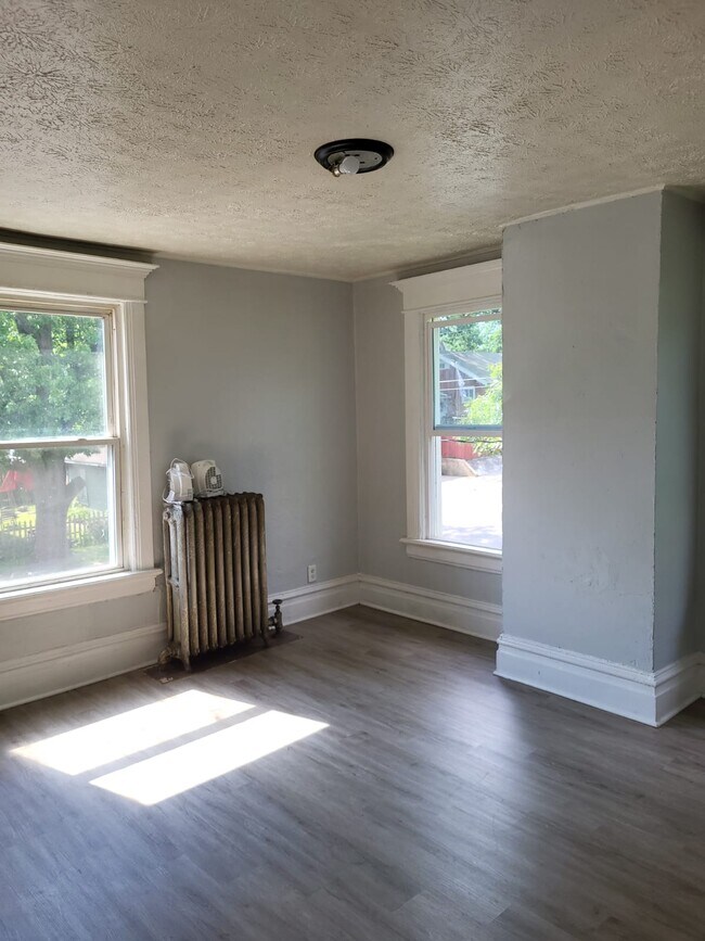 Foto del edificio - 536 W Mishawaka Ave