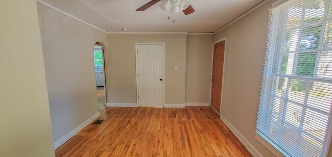 Foto del edificio - 243-243.5 Hall St