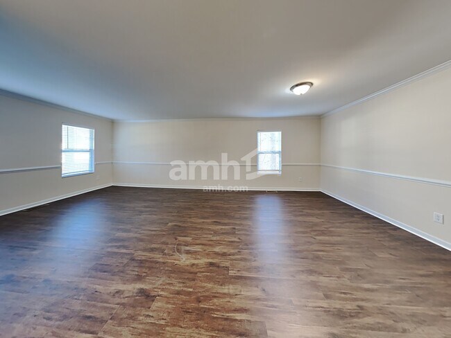 Building Photo - 290 Woodcreek Lane
