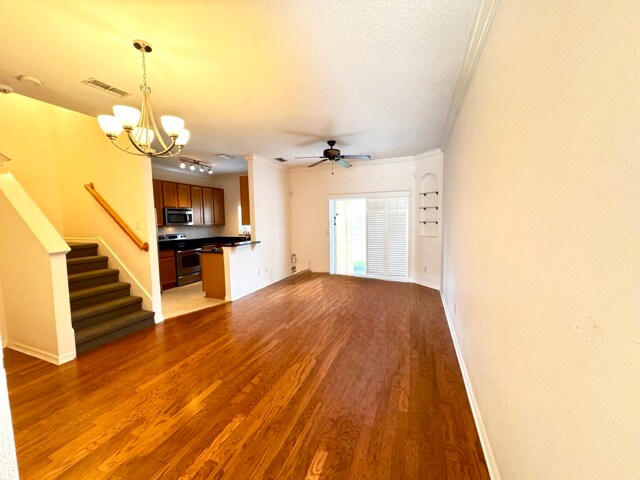 Foto del edificio - 1241 Twin Trees Ln