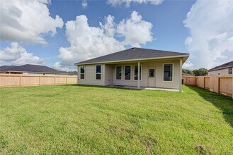 Building Photo - 400 Robin Ct