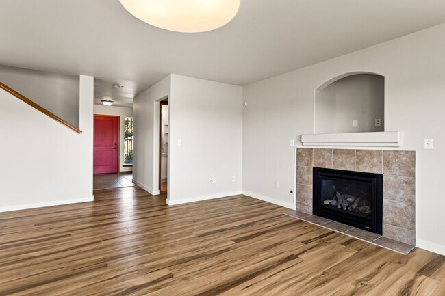 Foto del edificio - Non-Refundable & Security Deposit Total: $2600.00