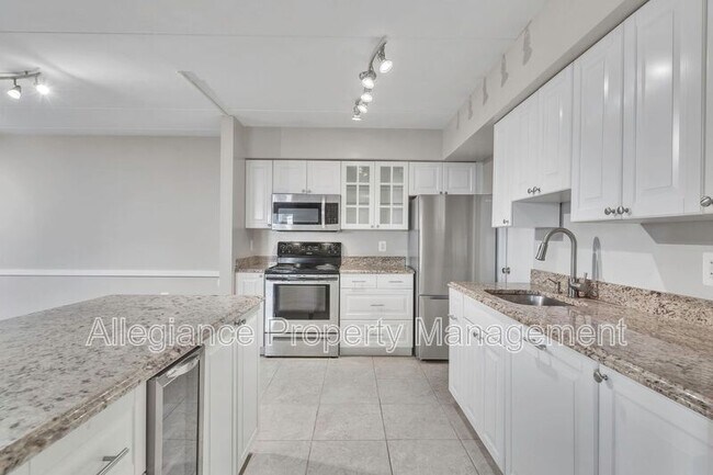 Foto del edificio - 1643 Kenwood Ave