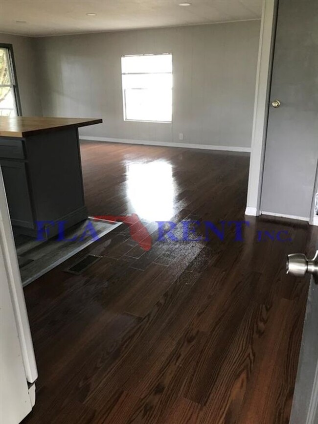 Building Photo - ** Newly remodeled 2/2 for rent in Orlando**