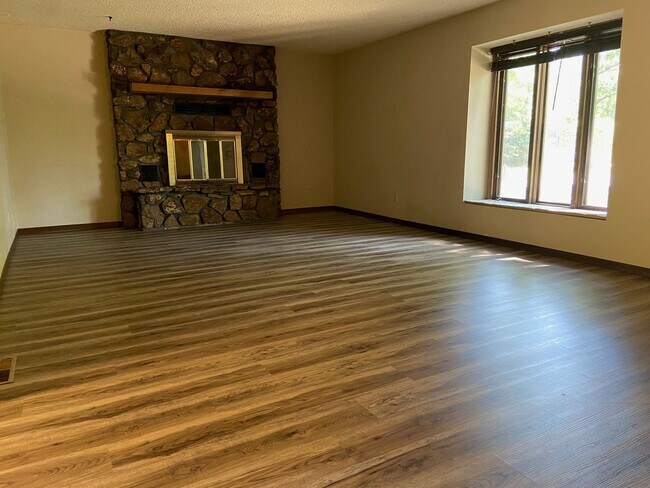 Building Photo - Single Family Home in Branson North