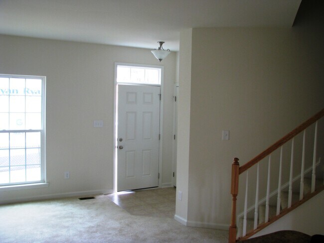 Building Photo - 824 Rockcreek Rd