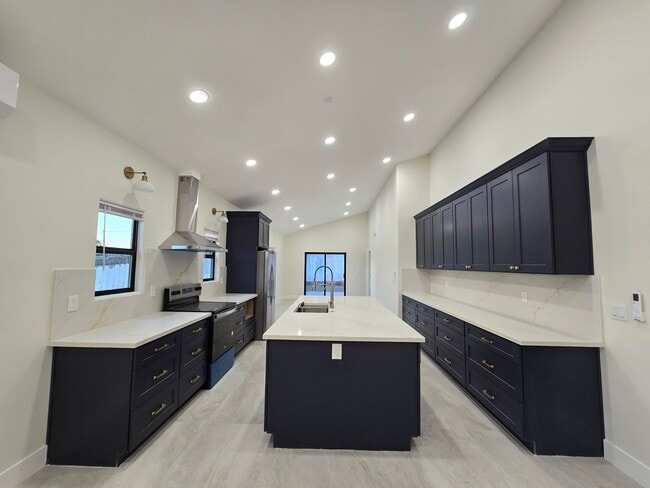 Building Photo - 13990 Putney Rd