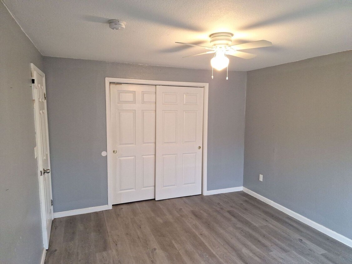 Foto principal - 2416 Kentucky St
