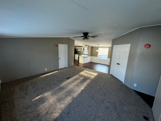 Building Photo - 21 Fox Meadow Dr