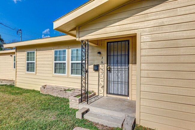 Building Photo - 3615 Seabrook St