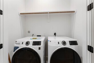 Building Photo - 2341 Eagle St