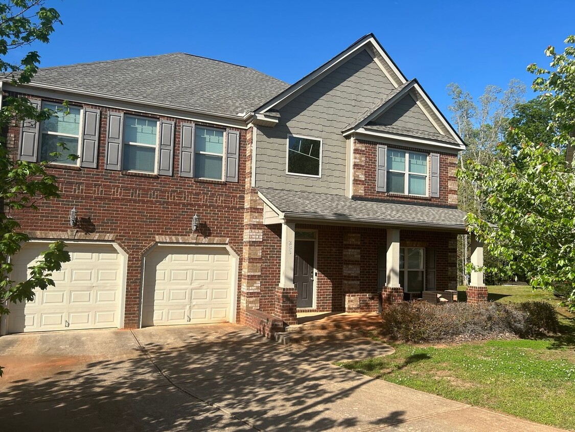 Foto principal - Spacious 4BR House in Hampton