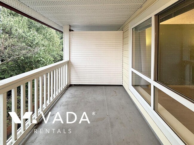 Photo du bâtiment - Carmel Highgate 1 BR APT Rental 417-6833 Village Green Burnaby: VADA