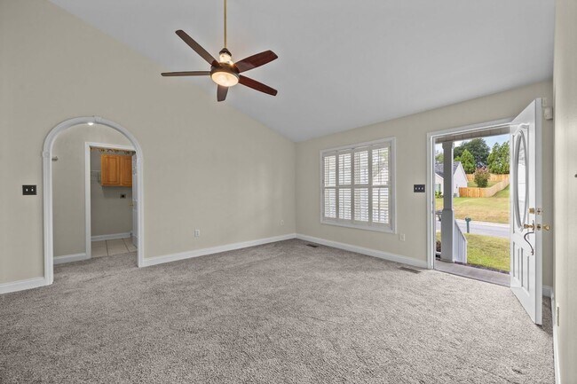 Building Photo - Highly desirable St Andrews subdiv. 3 bed,...