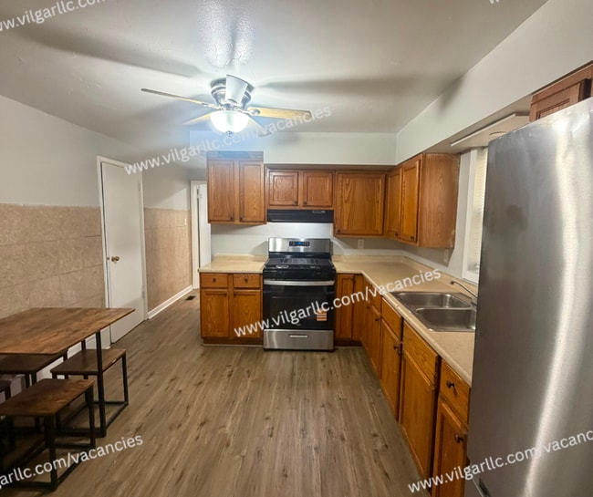 Building Photo - 4856 Magoun Ave
