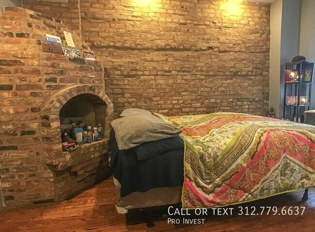 Foto del edificio - 2136 N Bissell St