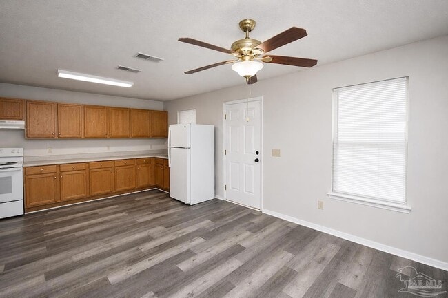 Building Photo - 5579 Okaloosa St
