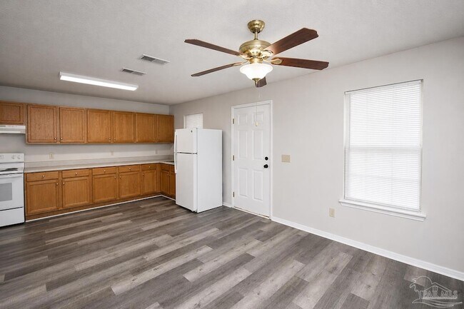 Foto del edificio - 5579 Okaloosa St