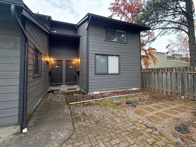 Foto del edificio - 1765 NW Grant Ave