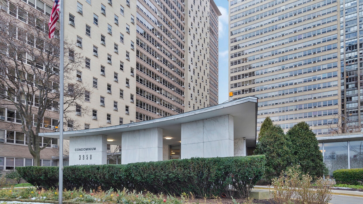 Foto principal - 3950 N Lake Shore Dr