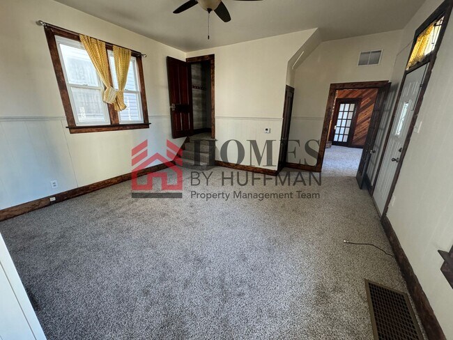 Building Photo - Four Bedroom House | Detached Garage | Fen...
