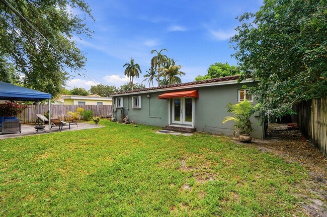 Building Photo - 1208 N 31st Ave