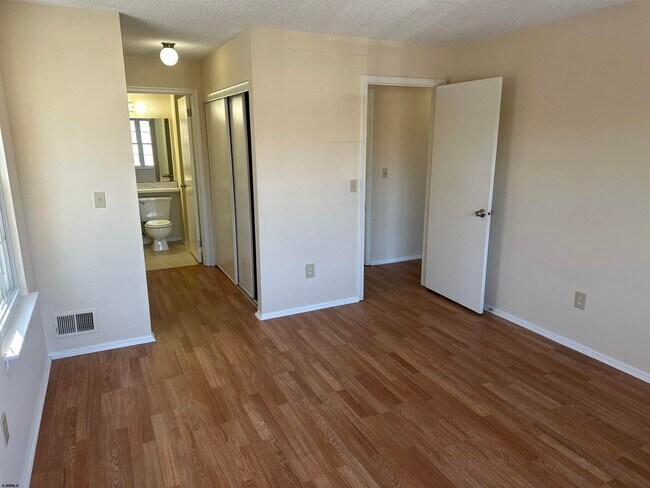 Foto del edificio - 203 Colonial Ct