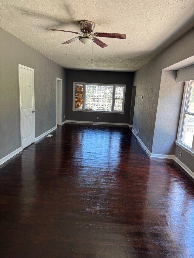 Foto del edificio - 1335 Yecker Ave