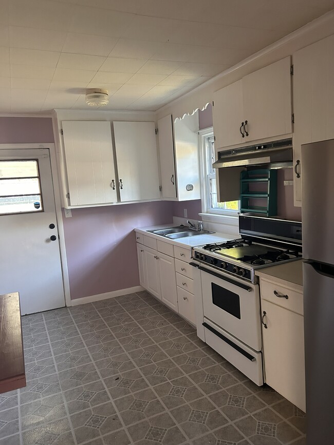 Building Photo - 317 Turner St