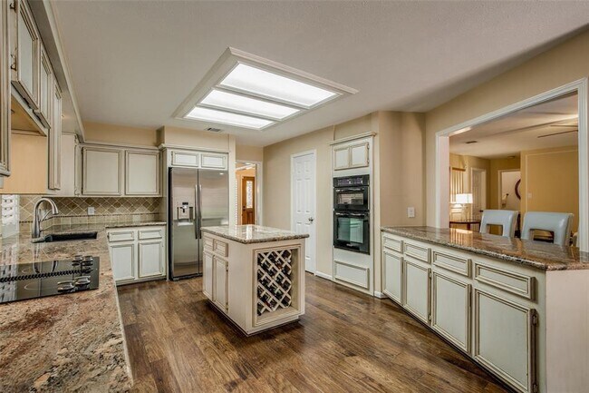 Building Photo - 4203 Amersham Way