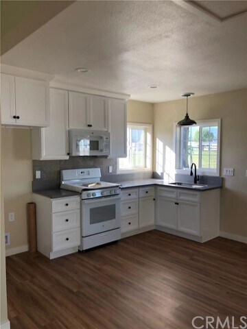 Building Photo - 3271 Vineland Ave