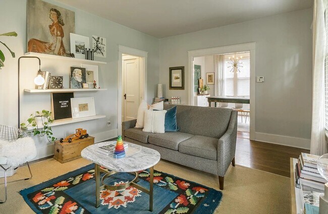 Foto del edificio - 746 Roycroft Pl