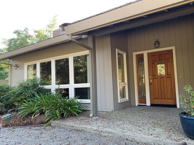 Building Photo - 36 Valley View Dr