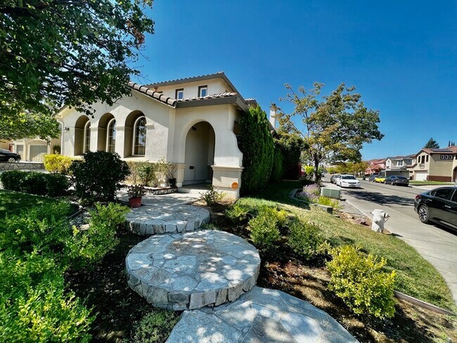 Building Photo - MOVE IN SPECIAL!! Beautiful 5 bedroom 3 ba...