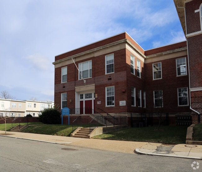 Building Photo - Syphax Village