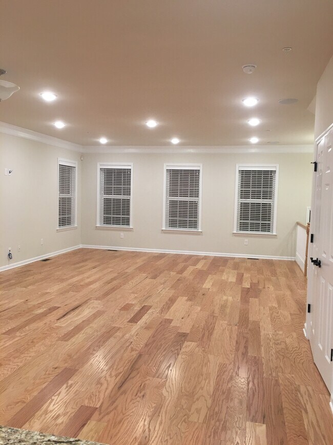Building Photo - 206 Orchard Ter