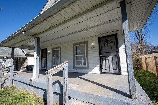 Foto del edificio - 1338 W 32nd St