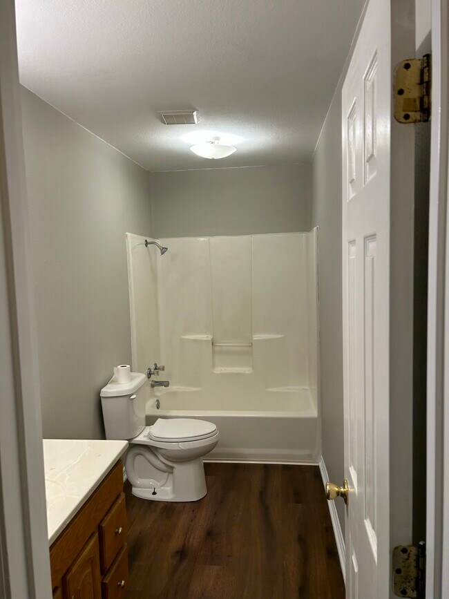Foto del edificio - 1215-1217 Pine Hill Drive