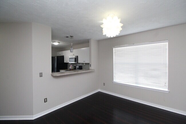 Foto del edificio - Spacious 3BR/2BA Navarre Home with Garage, Open Kitchen Layout, Fenced Yard & Convenient Coastal ...