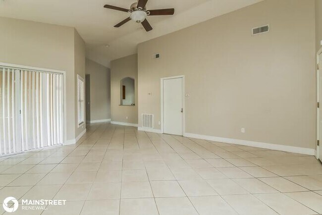Foto del edificio - 10405 N Connechusett Rd, Tampa, FL 33617