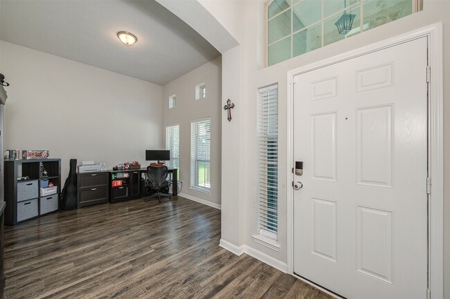 Building Photo - 2125 Stubbs Dr