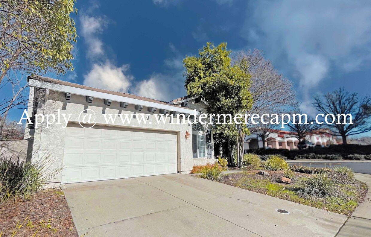 Primary Photo - Spacious and Airy Rocklin Home!