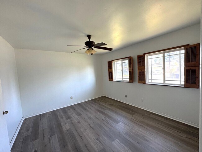 Foto del edificio - Spacious 3 Bedroom, 2.5 Baths Home for Lease in Rialto with Attached Garage