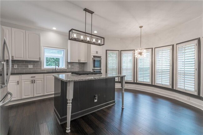 Building Photo - 856 Embassy Ct NE