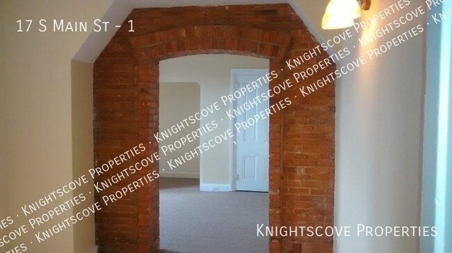 Building Photo - Large Apartment, Vintage Building, Waterfr...