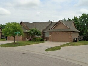 Building Photo - 413 Aaron Dr