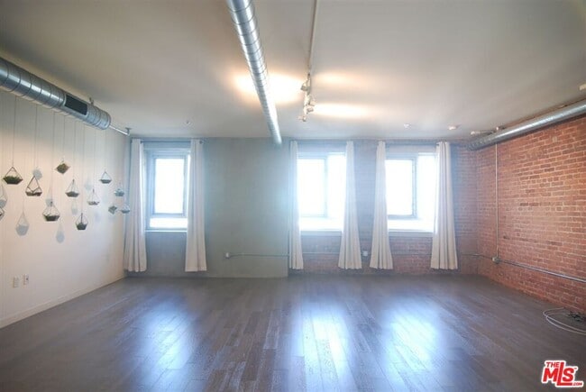 Building Photo - 527 Molino St