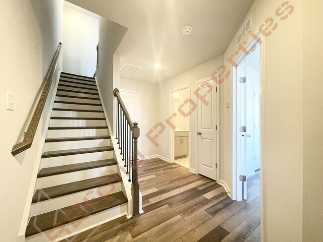 Foto del edificio - Gorgeous 3 Bedroom 3.5 Bath Townhome with ...